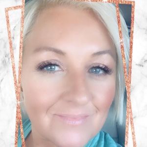 Meet your Posher, Carrie